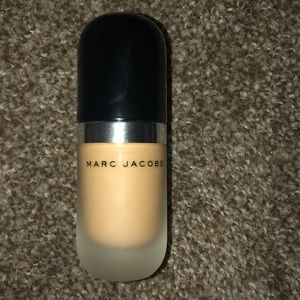 Marc Jacobs Remarcable Foundation 36 beige golden